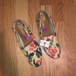 Floral TOMS